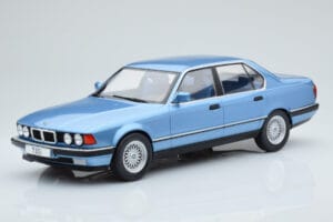 BMW Serija 7 E32 730i Modra MCG 1:18