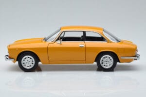 Alfa Romeo 1750 GTV Rumen Norev 1:18 187910 Kovina – slika 4 od 7