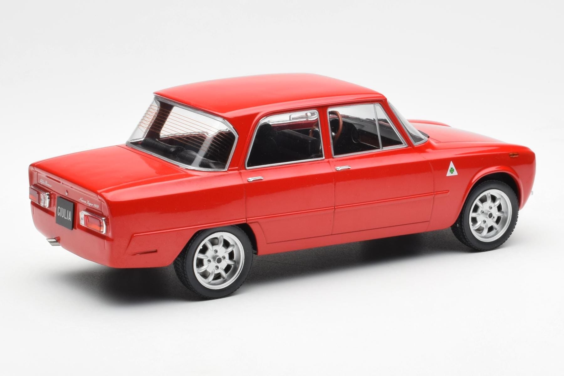 Alfa Romeo Giulia Nuova Super Rdeč Custom Wheels MCG 1:18 MCG18333 Kovina – slika 2 od 6