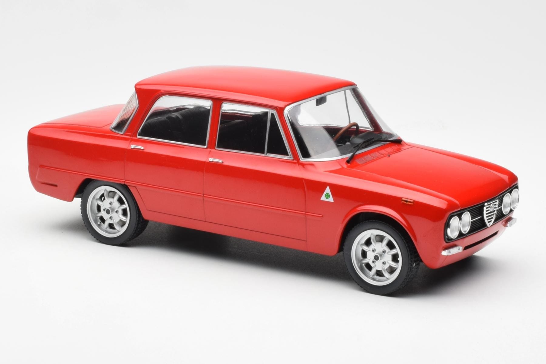 Alfa Romeo Giulia Nuova Super Rdeč Custom Wheels MCG 1:18 MCG18333 Kovina – slika 4 od 6
