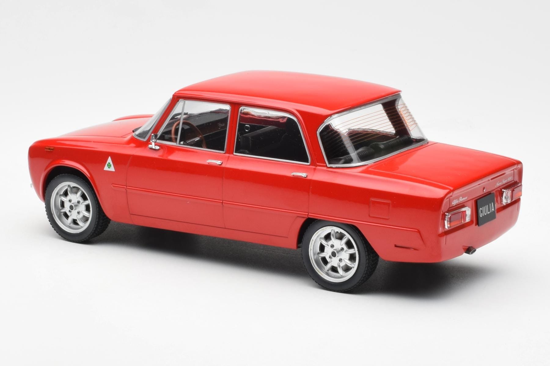 Alfa Romeo Giulia Nuova Super Rdeč Custom Wheels MCG 1:18 MCG18333 Kovina – slika 5 od 6