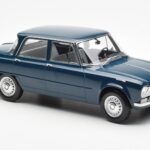 Alfa Romeo Giulia TI Petrolej Modra Norev 1:18 - image 4 of 6