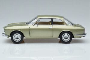 Alfa Romeo GTV 2000 Zelen Omejena Izdaja Norev 1:18 187913 Kovina – slika 4 od 7