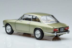 Alfa Romeo GTV 2000 Zelen Omejena Izdaja Norev 1:18 187913 Kovina – slika 6 od 7