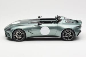 Aston Martin V12 Speedster Zelen Metallic GT Spirit 1:18 GT906 Smola – slika 3 od 6