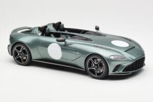Aston Martin V12 Speedster Zelen Metallic GT Spirit 1:18 GT906 Smola – slika 4 od 6