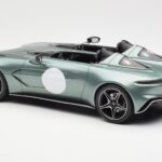 Aston Martin V12 Speedster Zelen Metallic GT Spirit 1:18 - image 5 of 6