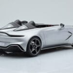 Aston Martin V12 Speedster Srebrna GT Spirit 1:18 - image 2 of 6
