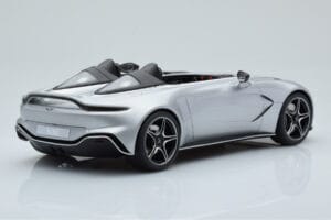 Aston Martin V12 Speedster Srebrna GT Spirit 1:18 GT430 Smola – slika 2 od 6