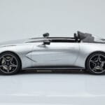 Aston Martin V12 Speedster Srebrna GT Spirit 1:18 - image 3 of 6