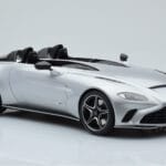 Aston Martin V12 Speedster Srebrna GT Spirit 1:18 - image 4 of 6