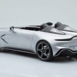 Aston Martin V12 Speedster Srebrna GT Spirit 1:18 - image 5 of 6