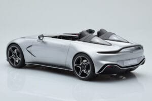 Aston Martin V12 Speedster Srebrna GT Spirit 1:18 GT430 Smola – slika 5 od 6