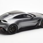 Aston Martin V12 Vantage Magnetic Srebrna GT Spirit 1:18 - image 2 of 6