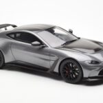Aston Martin V12 Vantage Magnetic Srebrna GT Spirit 1:18 - image 4 of 6