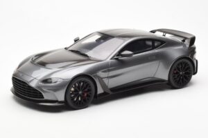 Aston Martin V12 Vantage Magnetic Srebrna GT Spirit 1:18