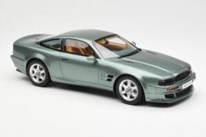 Aston Martin V8 Vantage Zelen GT Spirit 1:18 GT345 Smola – slika 4 od 6