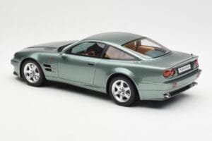 Aston Martin V8 Vantage Zelen GT Spirit 1:18 GT345 Smola – slika 5 od 6