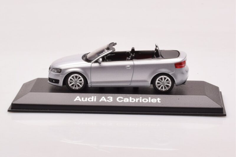 Audi A3 8P Kabriolet Srebrn Minichamps 1:43