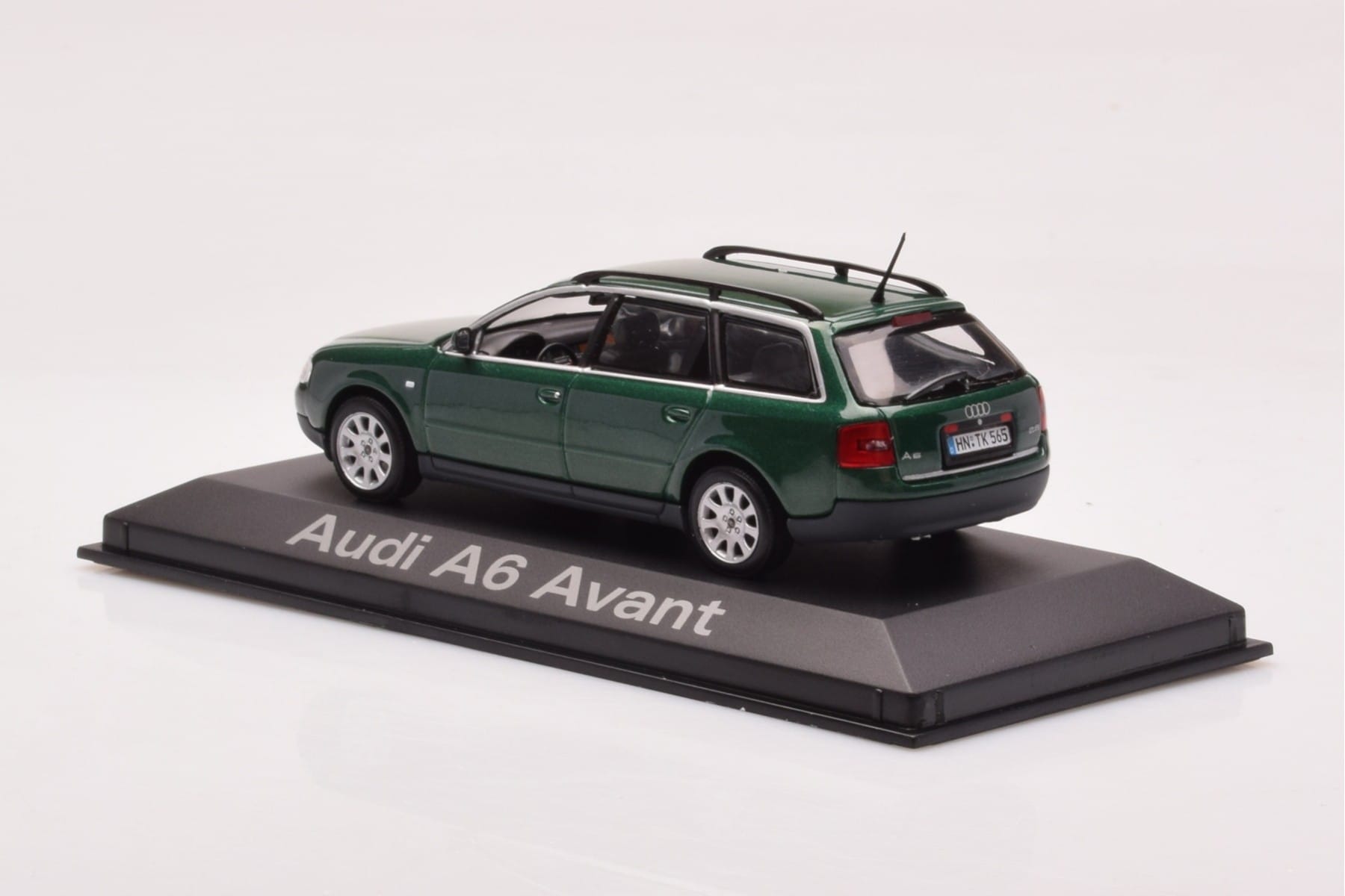 Audi A6 C5 Avant Zelen Minichamps 1:43 5010106213 Kovina – slika 3 od 4