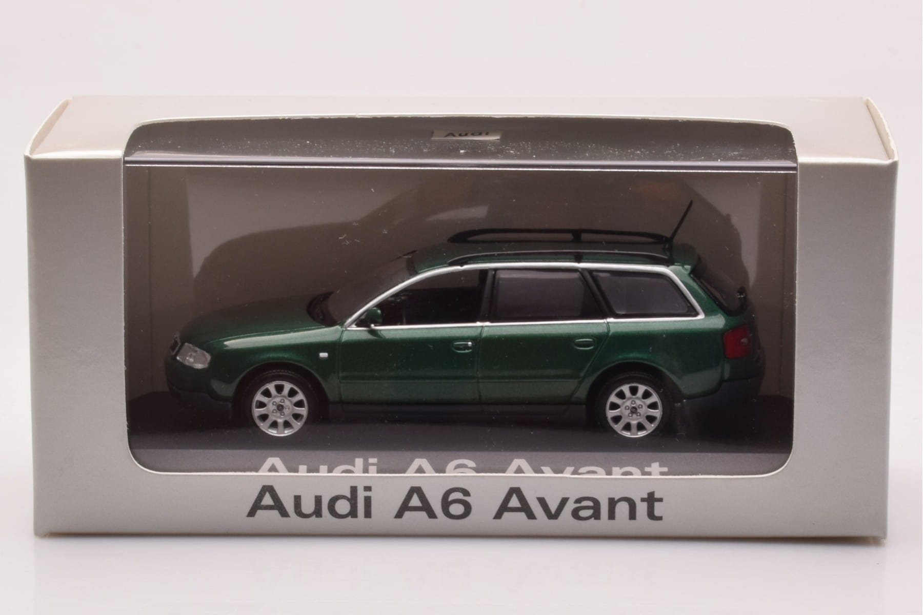 Audi A6 C5 Avant Zelen Minichamps 1:43 5010106213 Kovina – slika 4 od 4