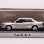 Audi A8 D2 Srebrn Zelen Pas Minichamps 1:43 - image 4 of 4