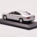 Audi A8 D2 Srebrna Minichamps 1:43 - image 3 of 4