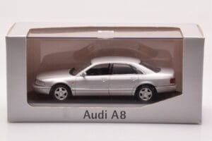 Audi A8 D2 Srebrna Minichamps 1:43 433013006 Kovina – slika 4 od 4