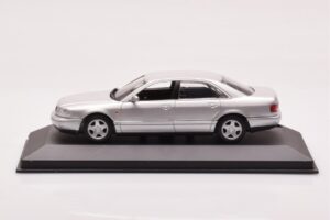 Audi A8 D2 Srebrna Minichamps 1:43