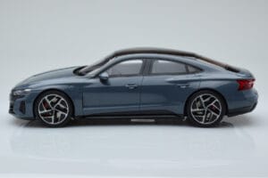 Audi E-Tron GT Siv GT Spirit 1:18 GT393 Smola – slika 3 od 6