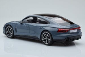 Audi E-Tron GT Siv GT Spirit 1:18 GT393 Smola – slika 5 od 6