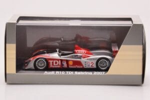 Audi R10 TDI LMP1 #2 F. Biela / E. Pirro / M. Werner 12 Hours of Sebring 2007 Minichamps 1:43 5020700233 Kovina – slika 4 od 4