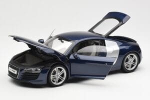 Audi R8 4.2 FSI V8 Moder Kyosho 1:18 09213BL Kovina – slika 2 od 8