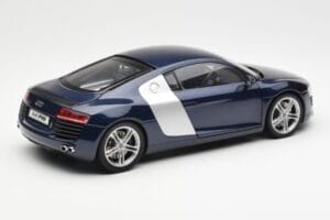 Audi R8 4.2 FSI V8 Moder Kyosho 1:18 09213BL Kovina – slika 3 od 8