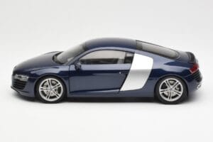 Audi R8 4.2 FSI V8 Moder Kyosho 1:18 09213BL Kovina – slika 4 od 8