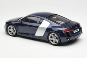 Audi R8 4.2 FSI V8 Moder Kyosho 1:18 09213BL Kovina – slika 7 od 8