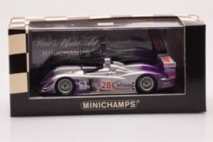 Audi R8 LMP900 #28 F. Biela / P. Kaffer / A. McNish 12 Hours of Sebring Winner 2004 Minichamps 1:43 4000412328 Kovina – slika 4 od 4