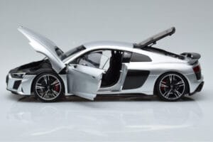 Audi R8 Performance Srebrna Kengfai 1:18 VAKF-0354 Kovina – slika 4 od 10