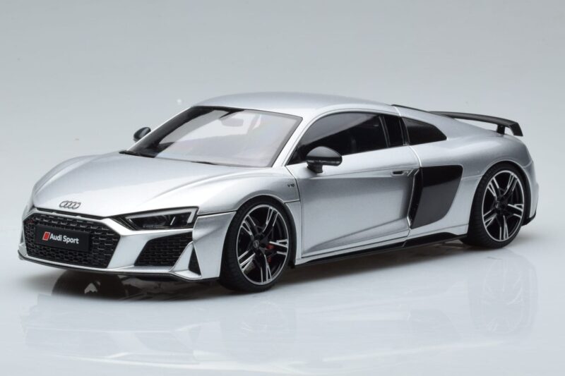 Audi R8 Performance Srebrna Kengfai 1:18 VAKF-0354 Kovina