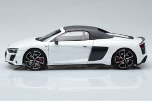 Audi R8 Spyder Performance Bela Kengfai 1:18 VAKF-0351 Kovina – slika 4 od 11