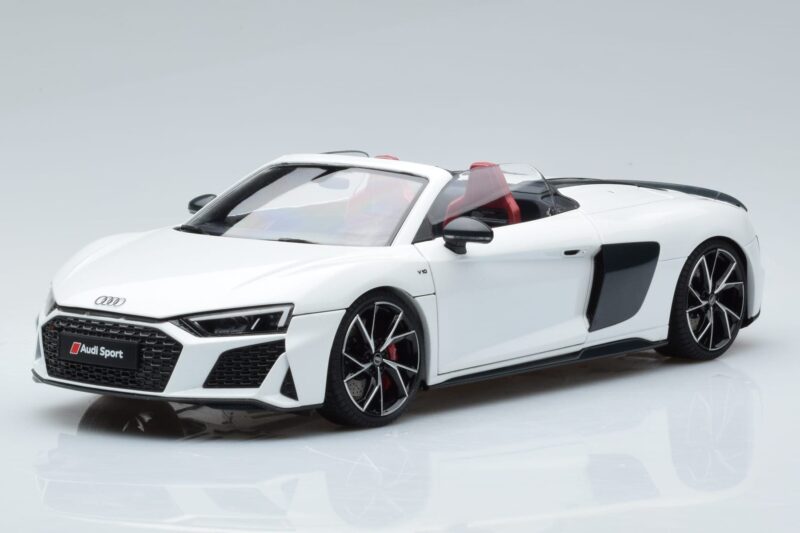 Audi R8 Spyder Performance Bela Kengfai 1:18 VAKF-0351 Kovina