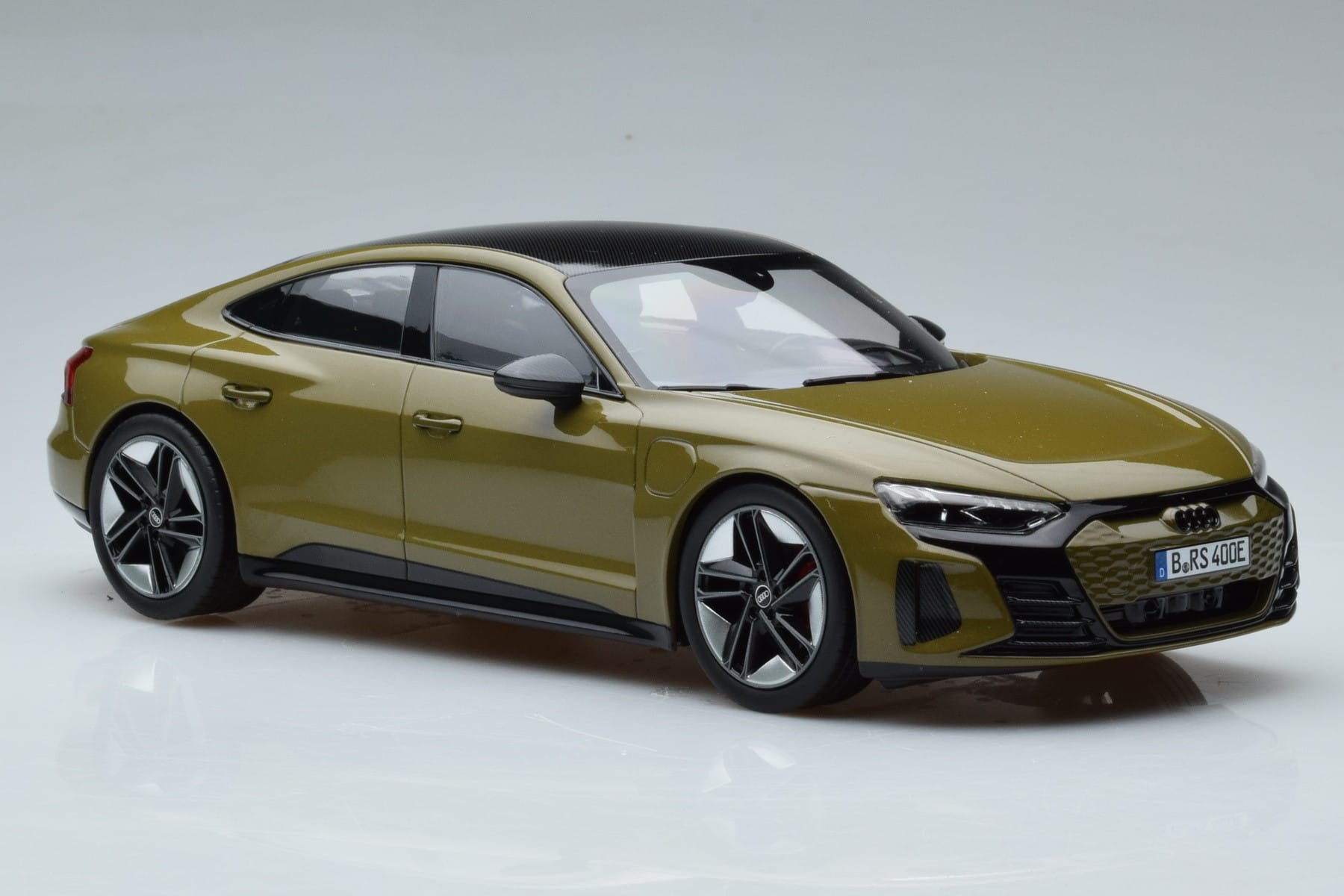 Audi RS E-Tron GT Olivna Norev 1:18 188380 Kovina – slika 4 od 6