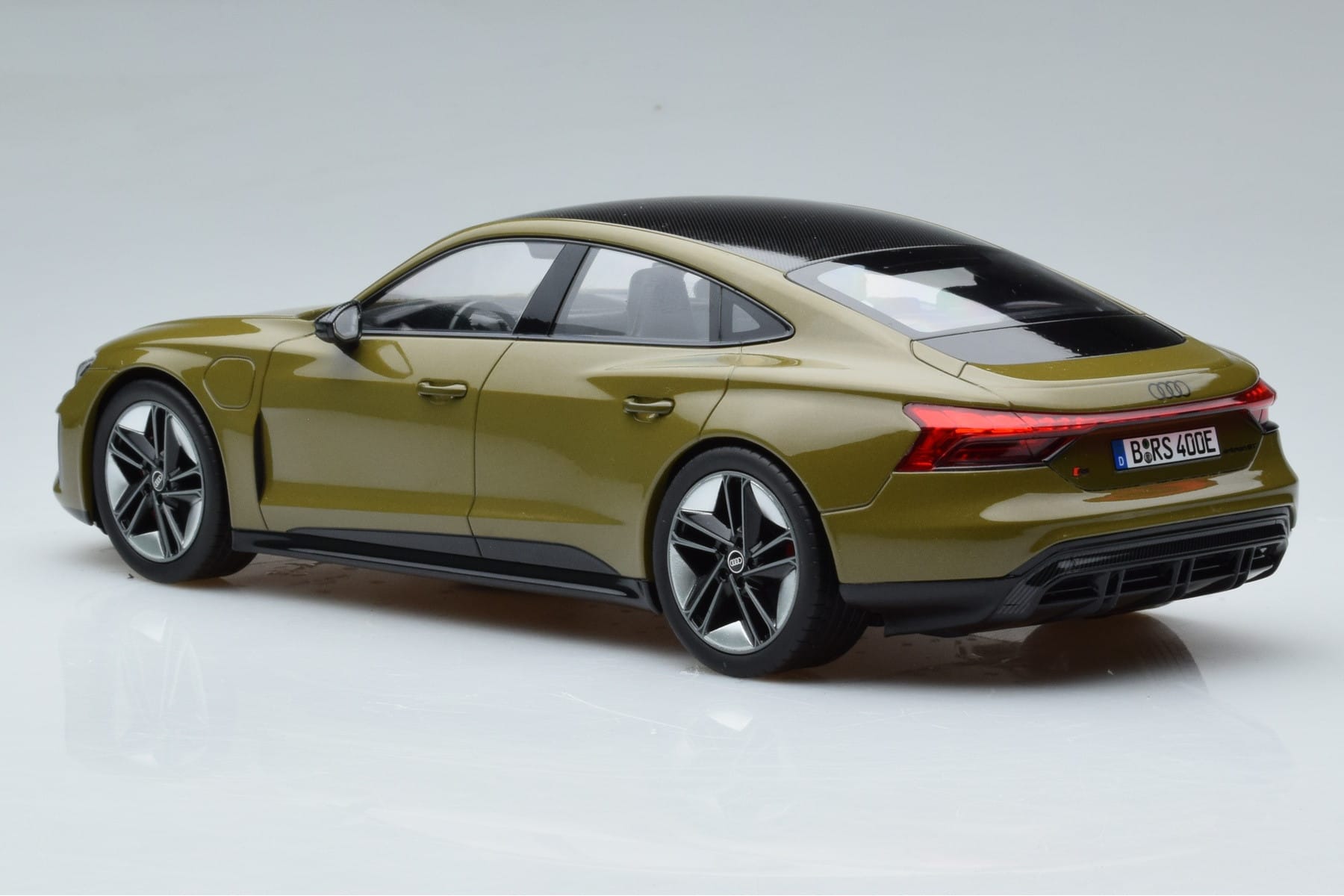 Audi RS E-Tron GT Olivna Norev 1:18 188380 Kovina – slika 5 od 6