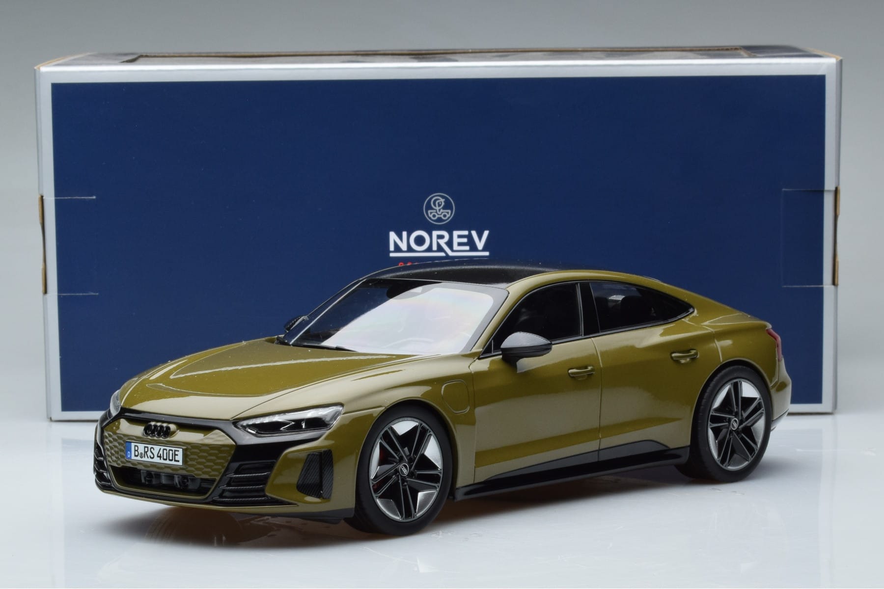 Audi RS E-Tron GT Olivna Norev 1:18 188380 Kovina – slika 6 od 6