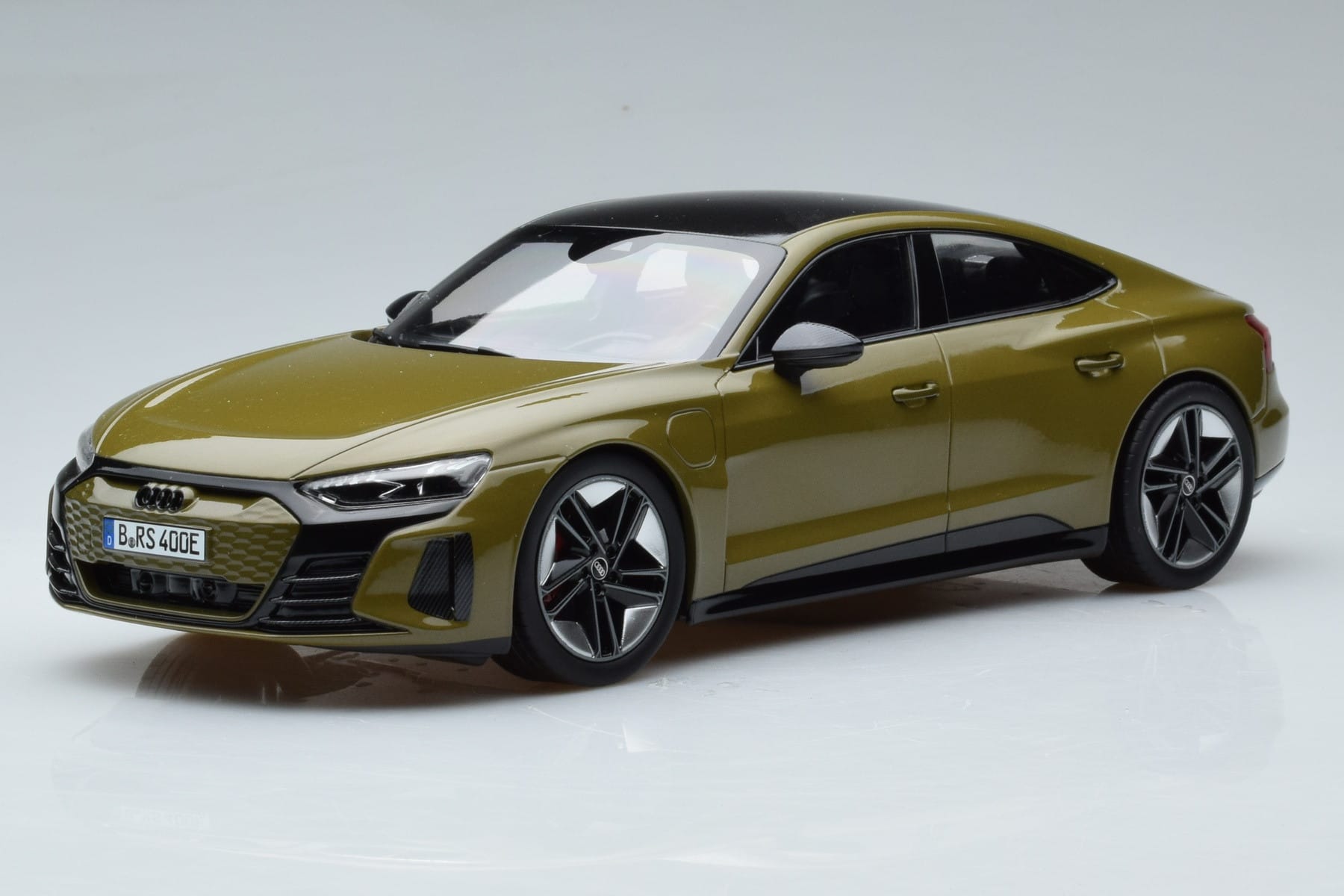Audi RS E-Tron GT Olivna Norev 1:18 188380 Kovina