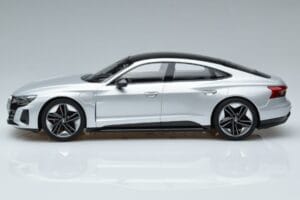 Audi RS e-tron GT Srebrn Norev 1:18 188381 Kovina – slika 3 od 6