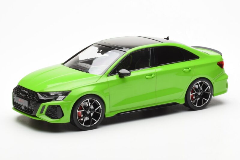 Audi RS3 8Y Sedan Zelen MCG 1:18