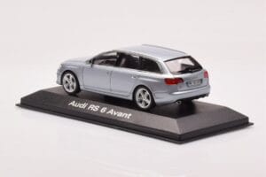 Audi RS6 C6 Monza Srebrn Minichamps 1:43 5010710213 Kovina – slika 3 od 4