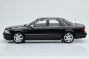 Audi S8 D2 Črn Otto 1:18 OT082 Smola – slika 3 od 6