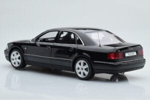 Audi S8 D2 Črn Otto 1:18 OT082 Smola – slika 5 od 6